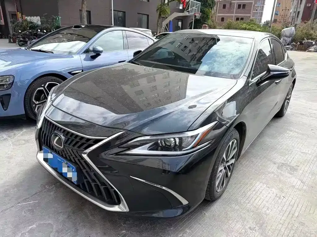 Lexus ES — фото 1