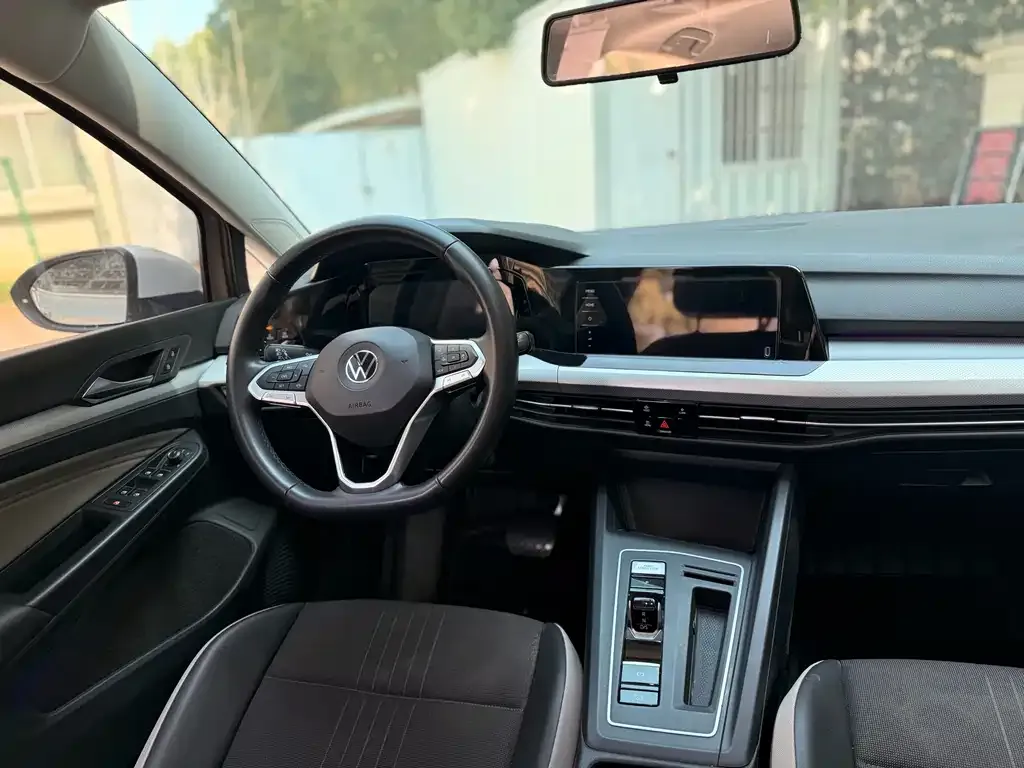 Volkswagen Golf 2021 из CN, фото 2
