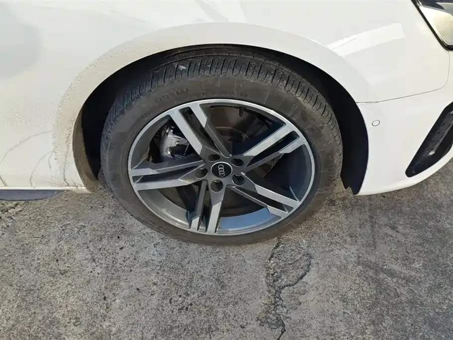 Audi A4L 2023 из CN, фото 8