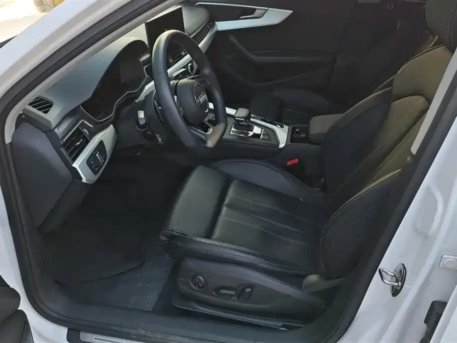 Audi A4L 2023 из CN, фото 6