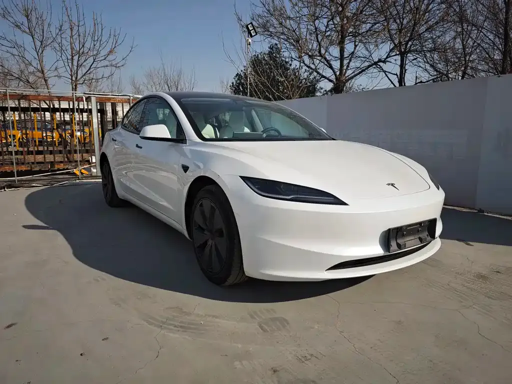 Tesla Model 3 — фото 9