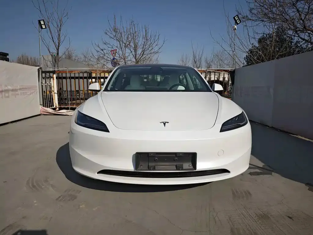 Tesla Model 3 — фото 3
