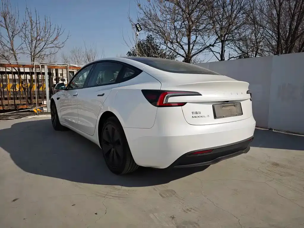 Tesla Model 3 — фото 8