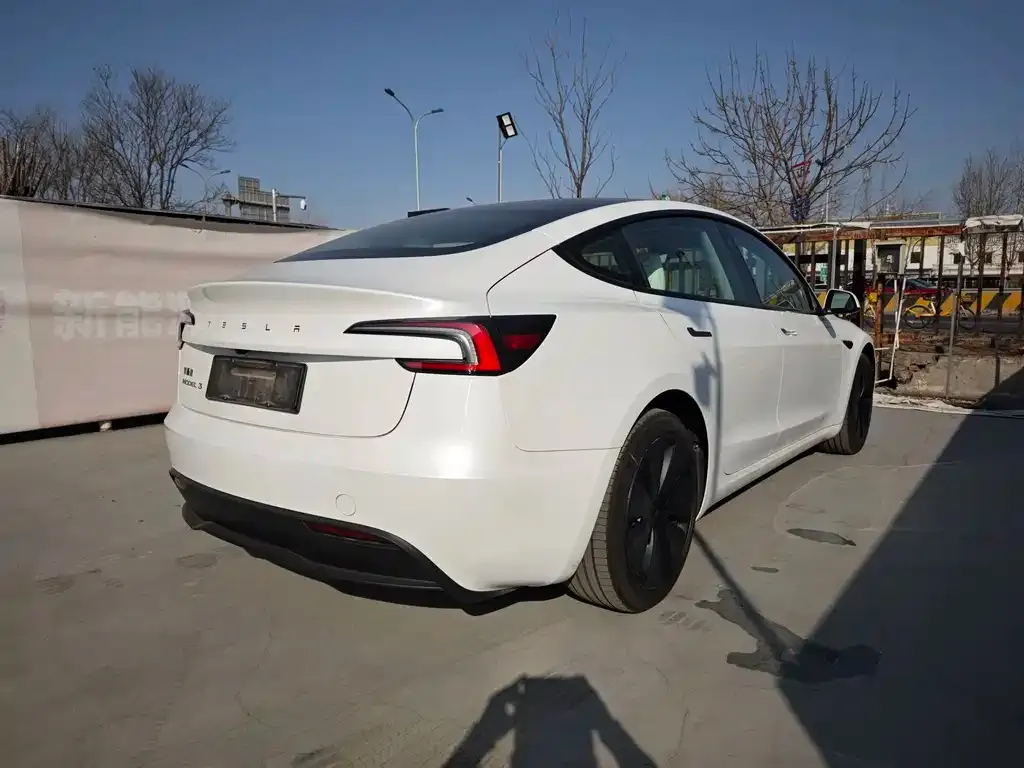 Tesla Model 3 — фото 5