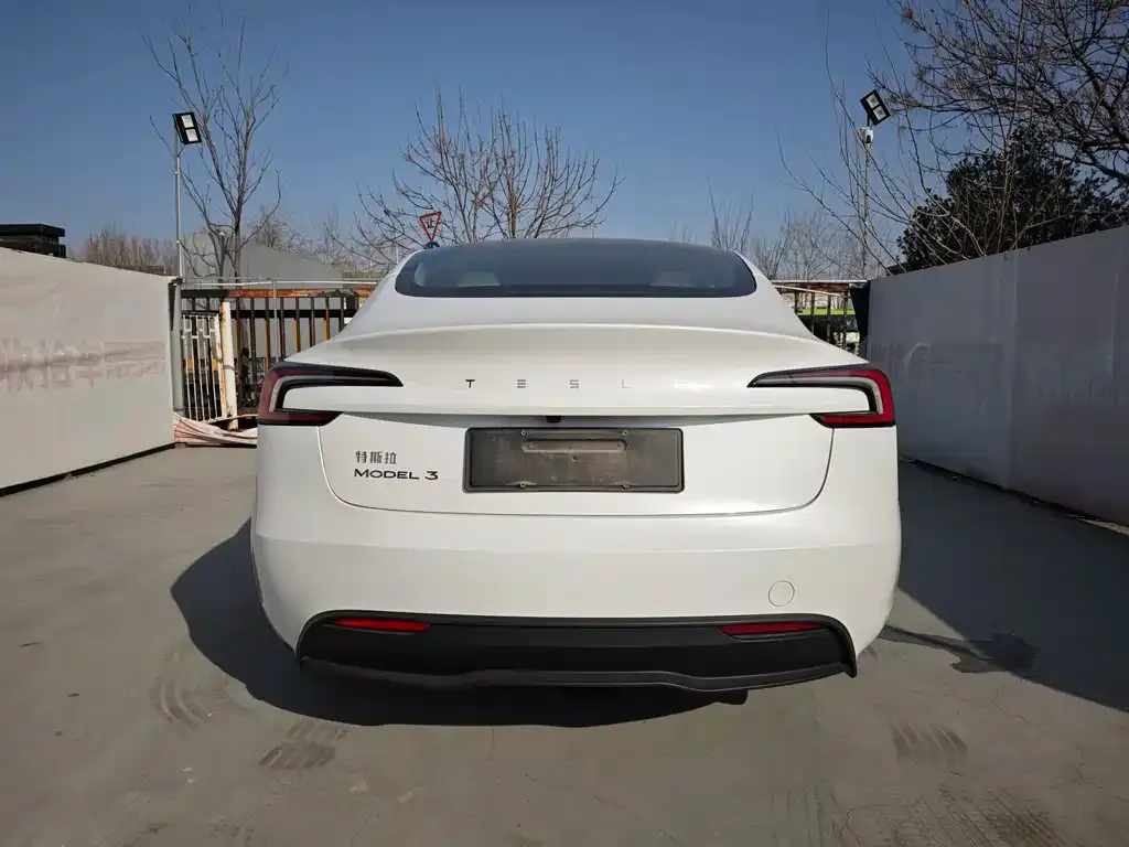Tesla Model 3 — фото 4