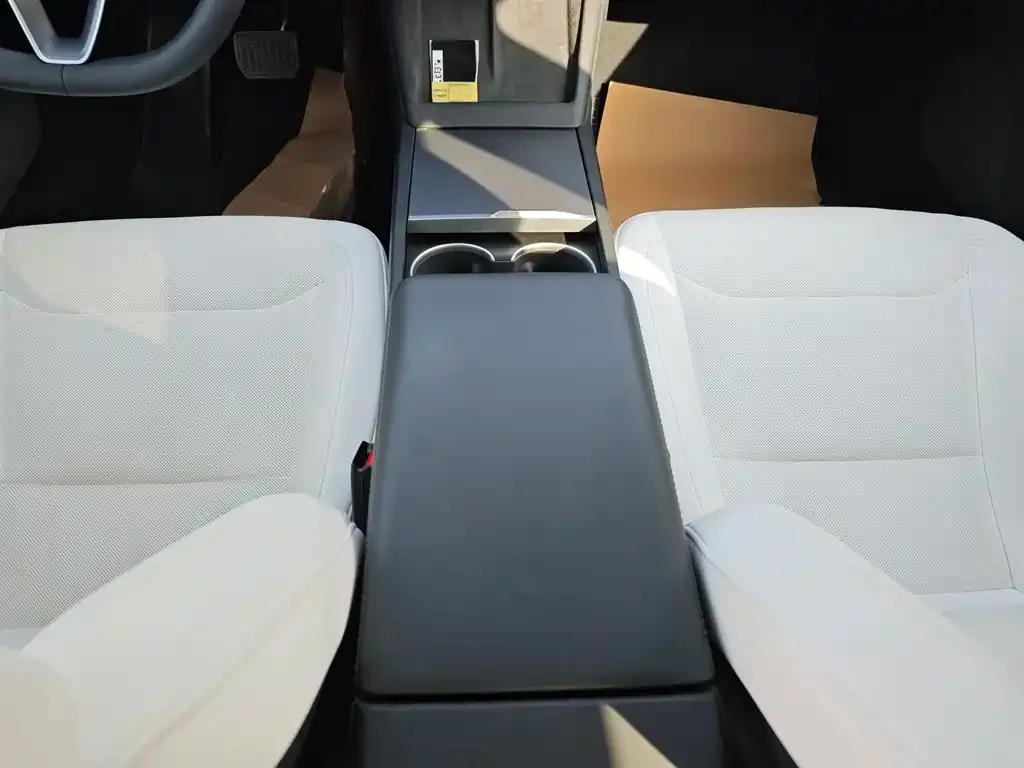 Tesla Model 3 — фото 2