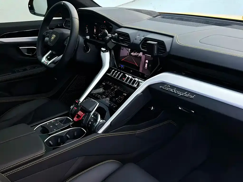 Lamborghini Urus 2024 из CN, фото 2