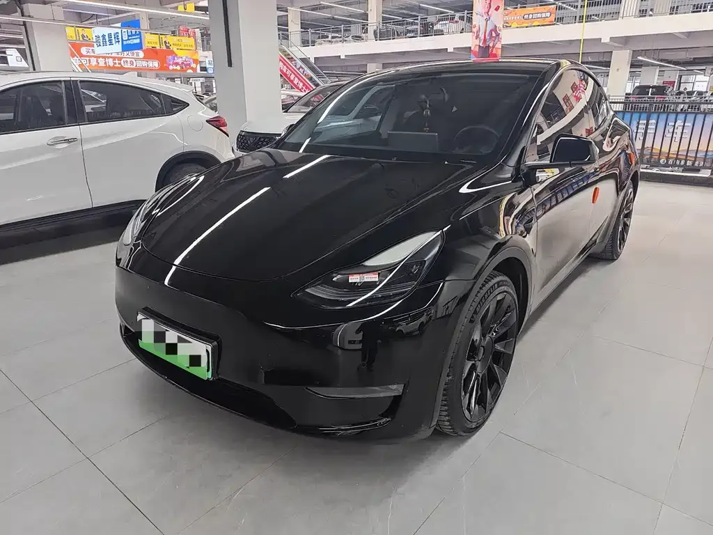 Tesla Model Y — фото 1