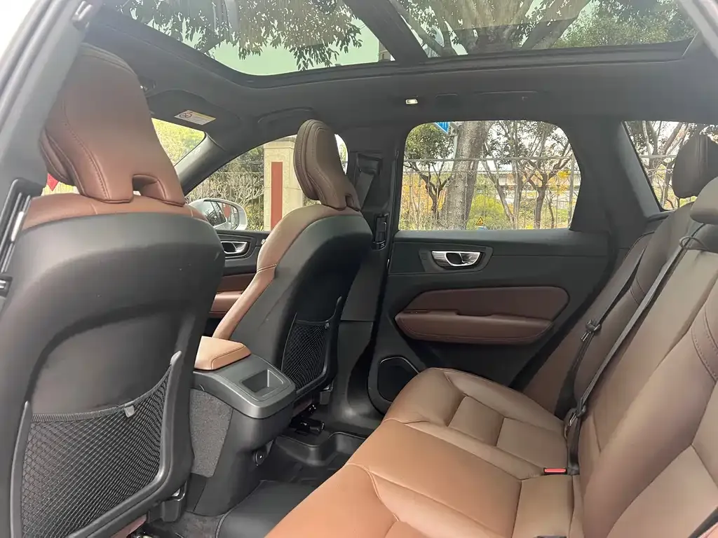 Volvo XC60 2023 из CN, фото 8
