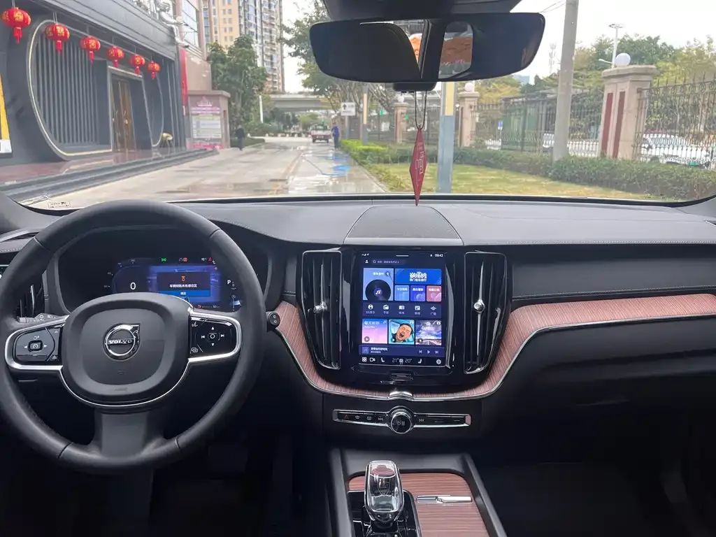 Volvo XC60 2023 из CN, фото 7