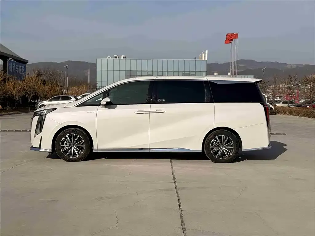 GAC Motor Trumpchi M8 — фото 8