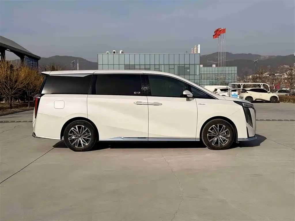 GAC Motor Trumpchi M8 — фото 2