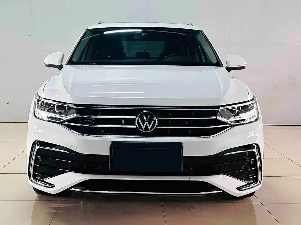 Volkswagen Tiguan L — фото 3