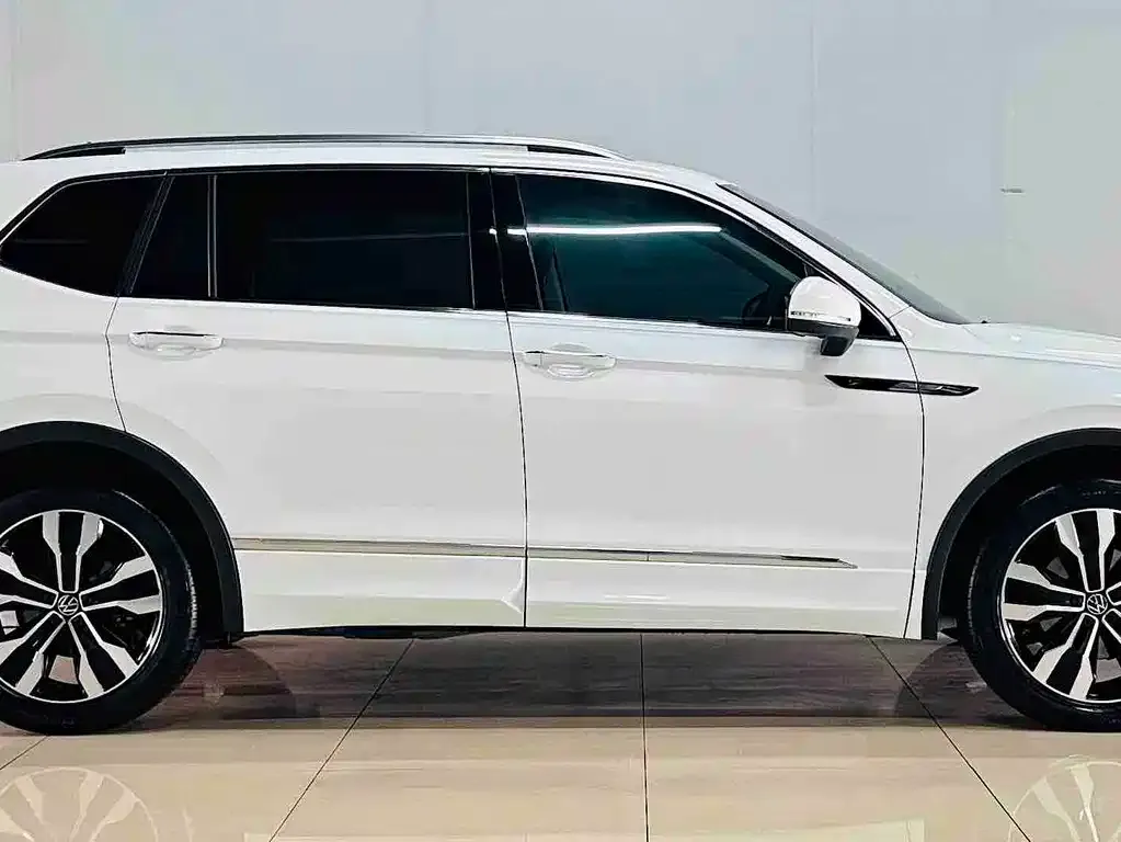 Volkswagen Tiguan L — фото 5