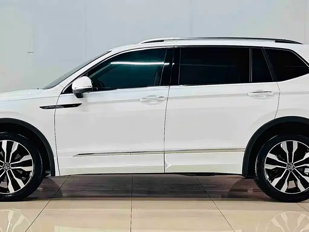 Volkswagen Tiguan L — фото 2