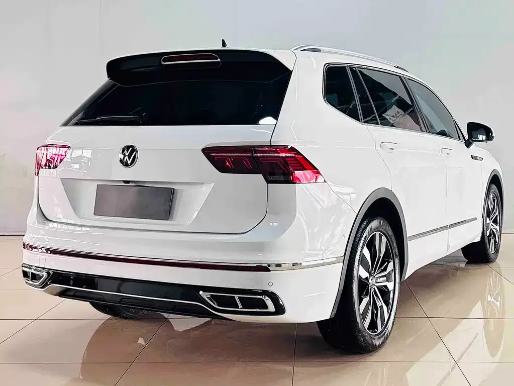 Volkswagen Tiguan L — фото 7