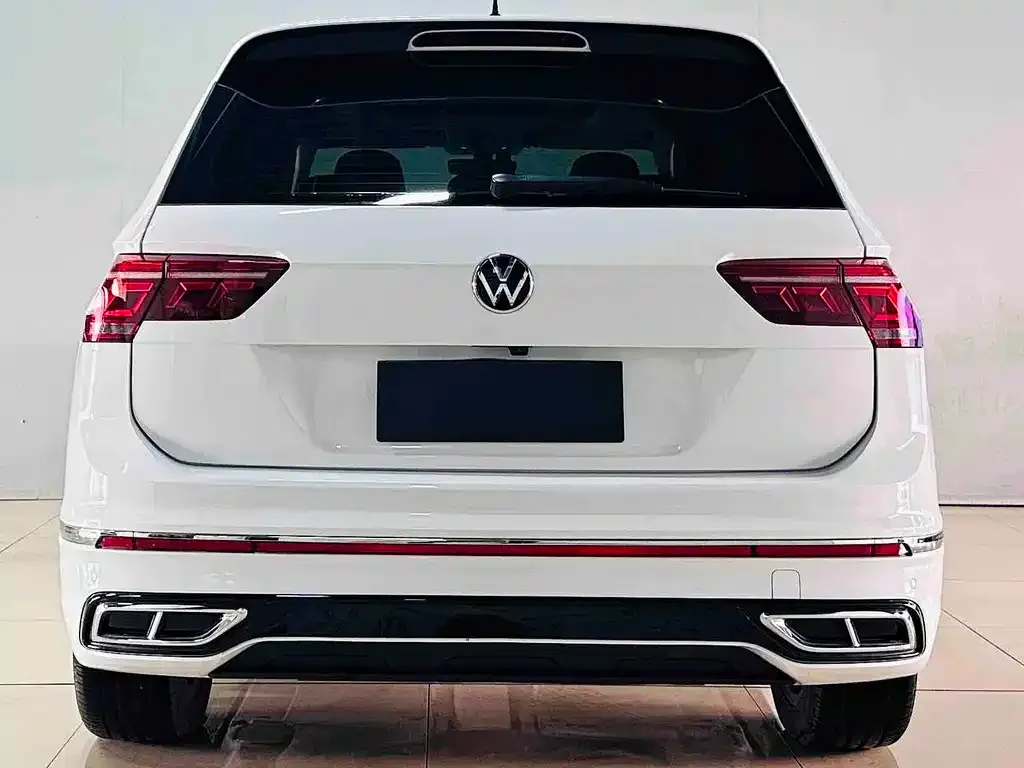 Volkswagen Tiguan L — фото 9