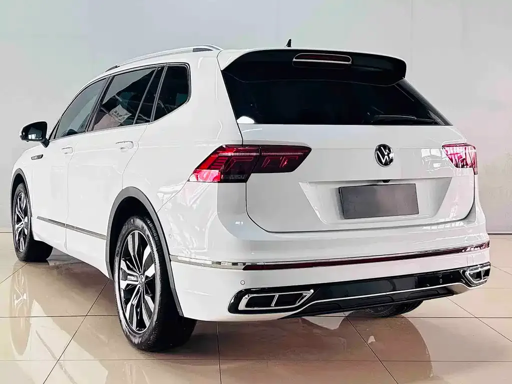Volkswagen Tiguan L — фото 6