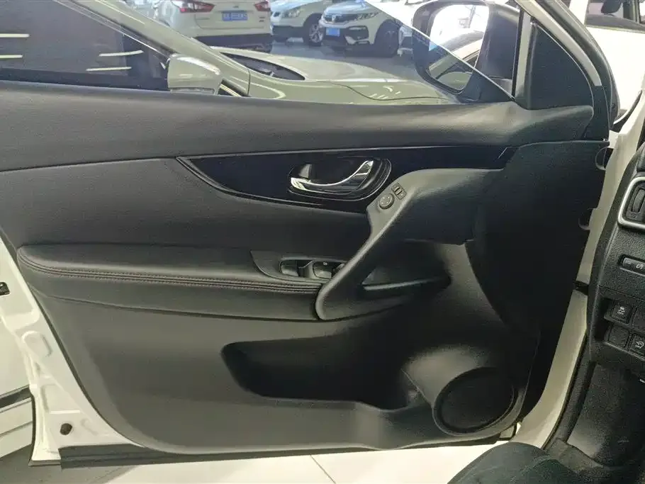 Nissan Qashqai 2021 из CN, фото 2