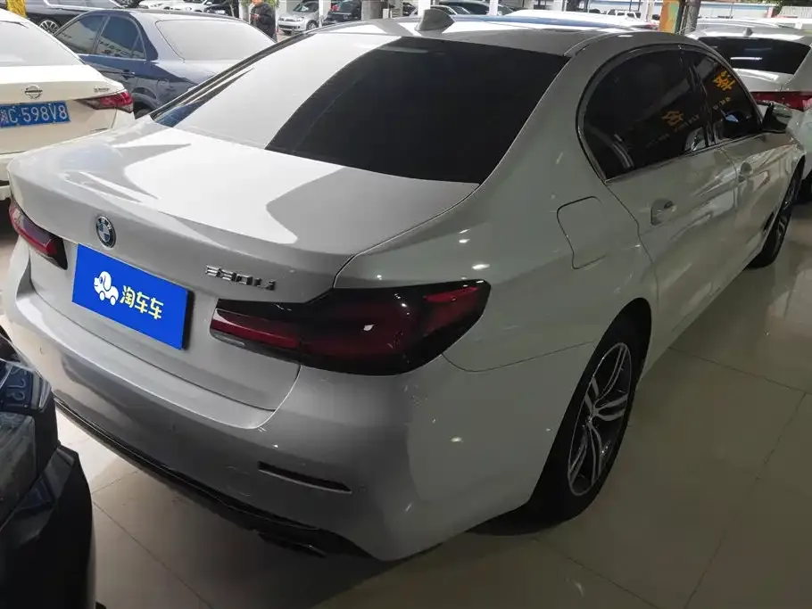 BMW 5 Series 2024 из CN, фото 3