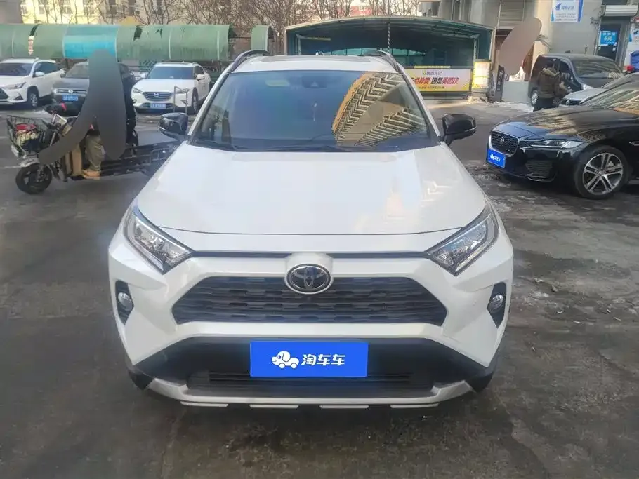 Toyota RAV4 — фото 5