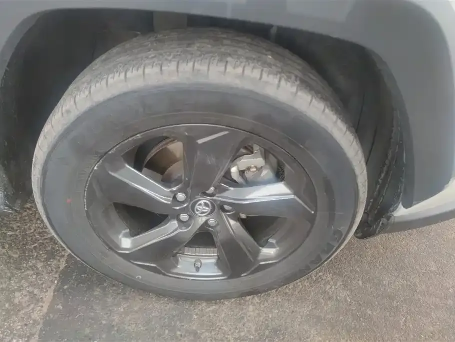 Toyota RAV4 — фото 10