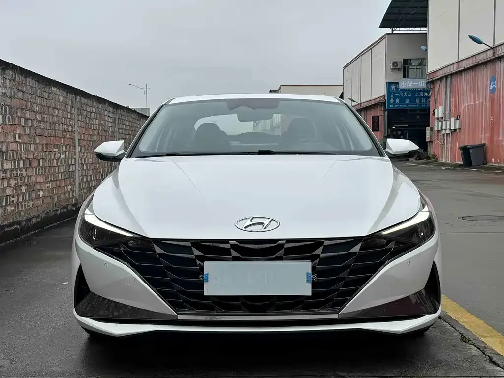 Hyundai Elantra — фото 2