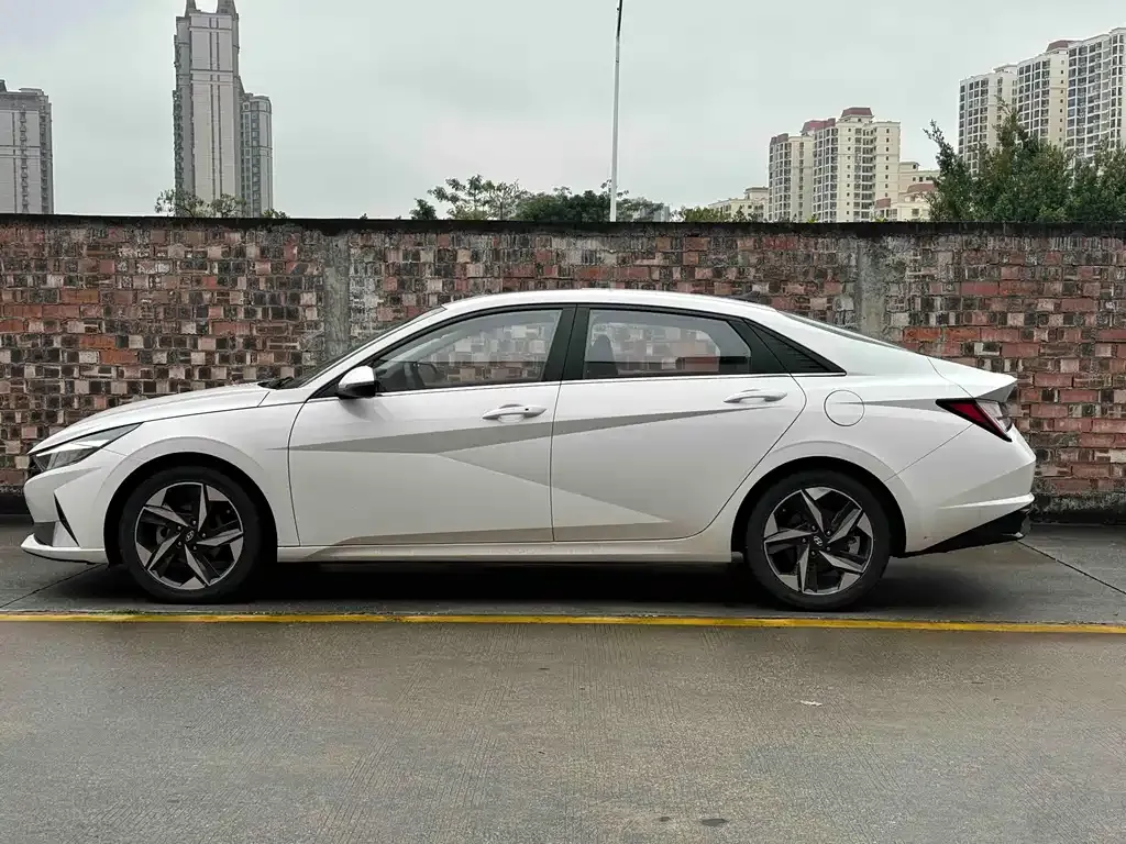 Hyundai Elantra — фото 4