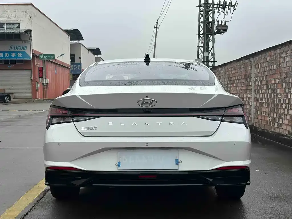 Hyundai Elantra — фото 3