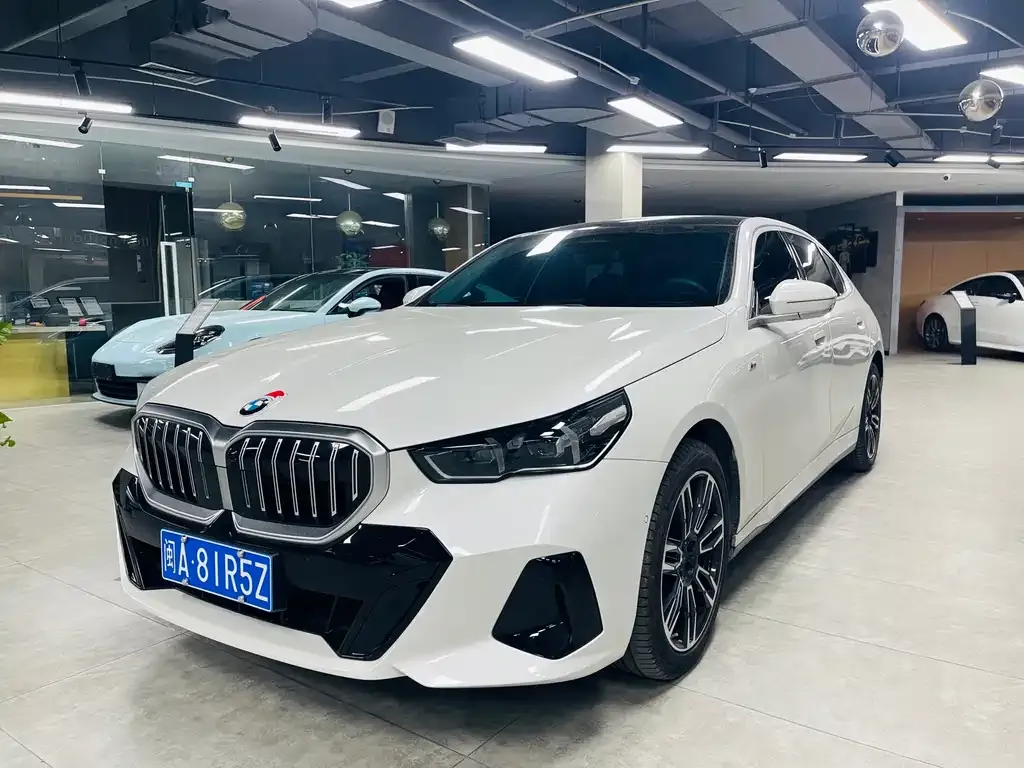 BMW 5 Series — фото 1