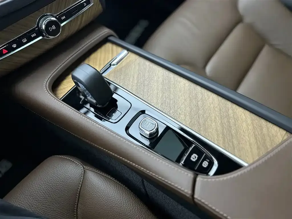 Volvo XC90 2023 из CN, фото 3