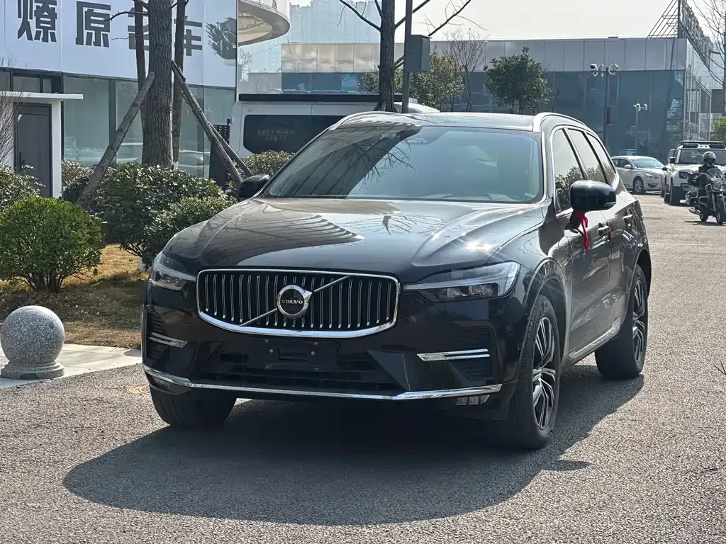 Volvo XC60 — фото 1