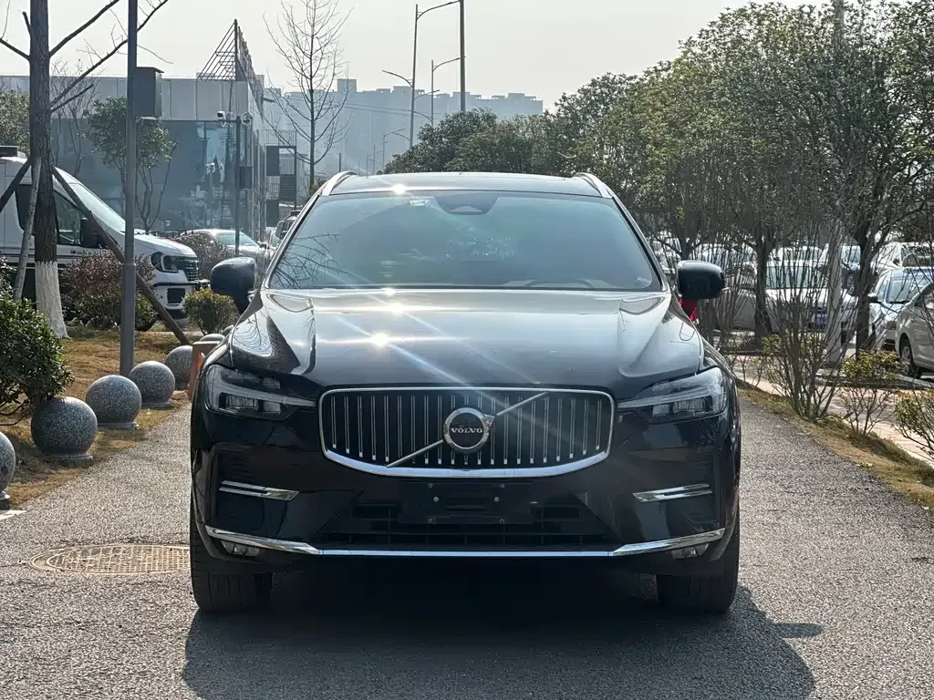Volvo XC60 — фото 7