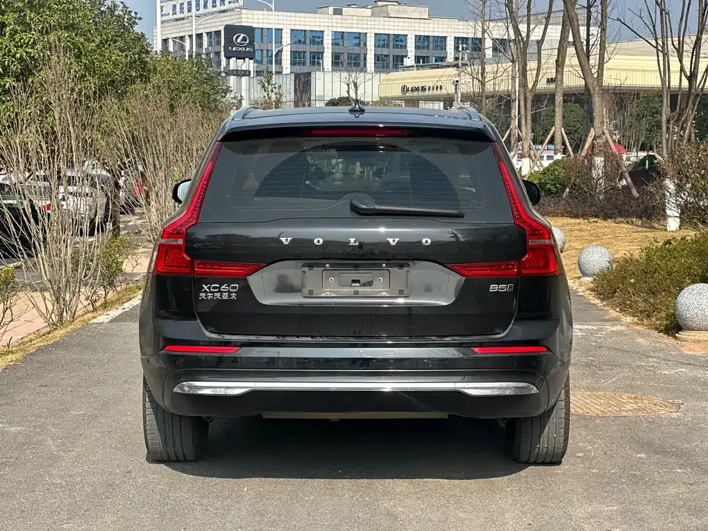 Volvo XC60 — фото 10