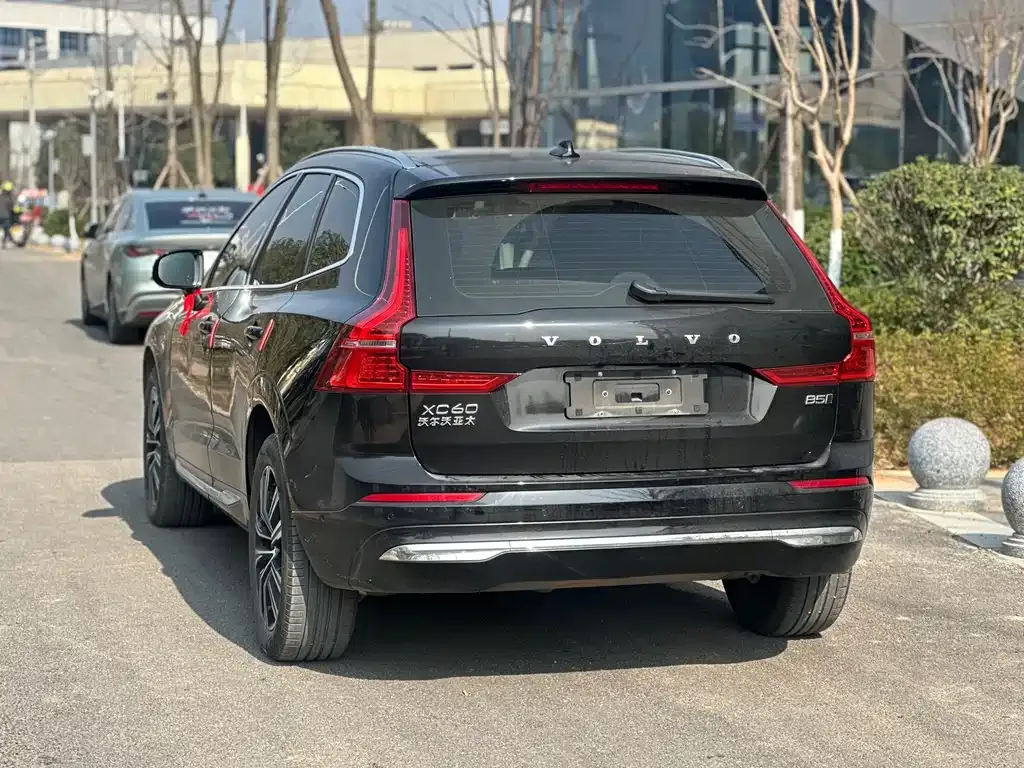 Volvo XC60 — фото 9