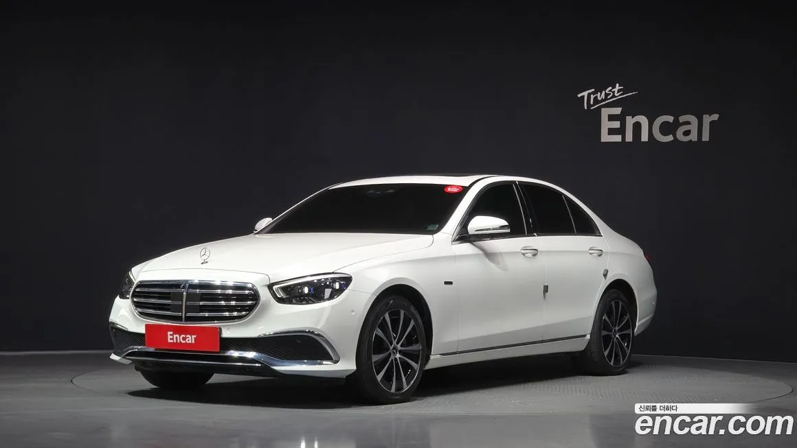 Mercedes-Benz E-Class — фото 1