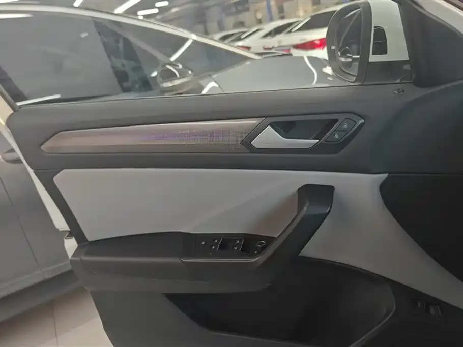 Volkswagen T-Roc 2023 из CN, фото 10