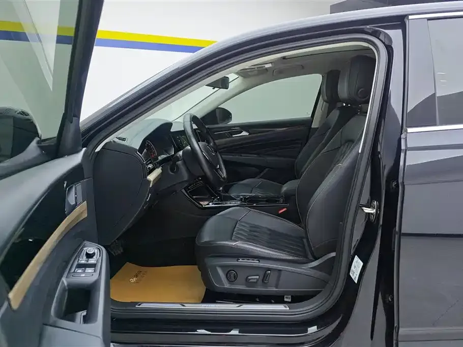 Volkswagen Passat New Energy — фото 10
