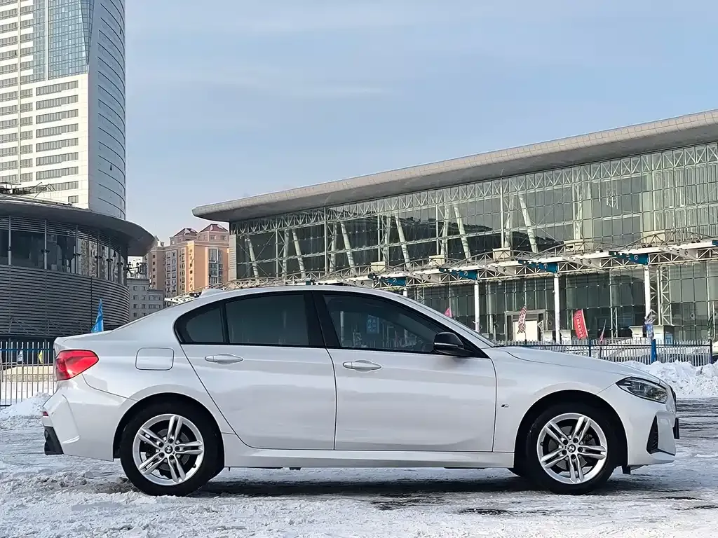 BMW 1 Series 2022 из CN, фото 10