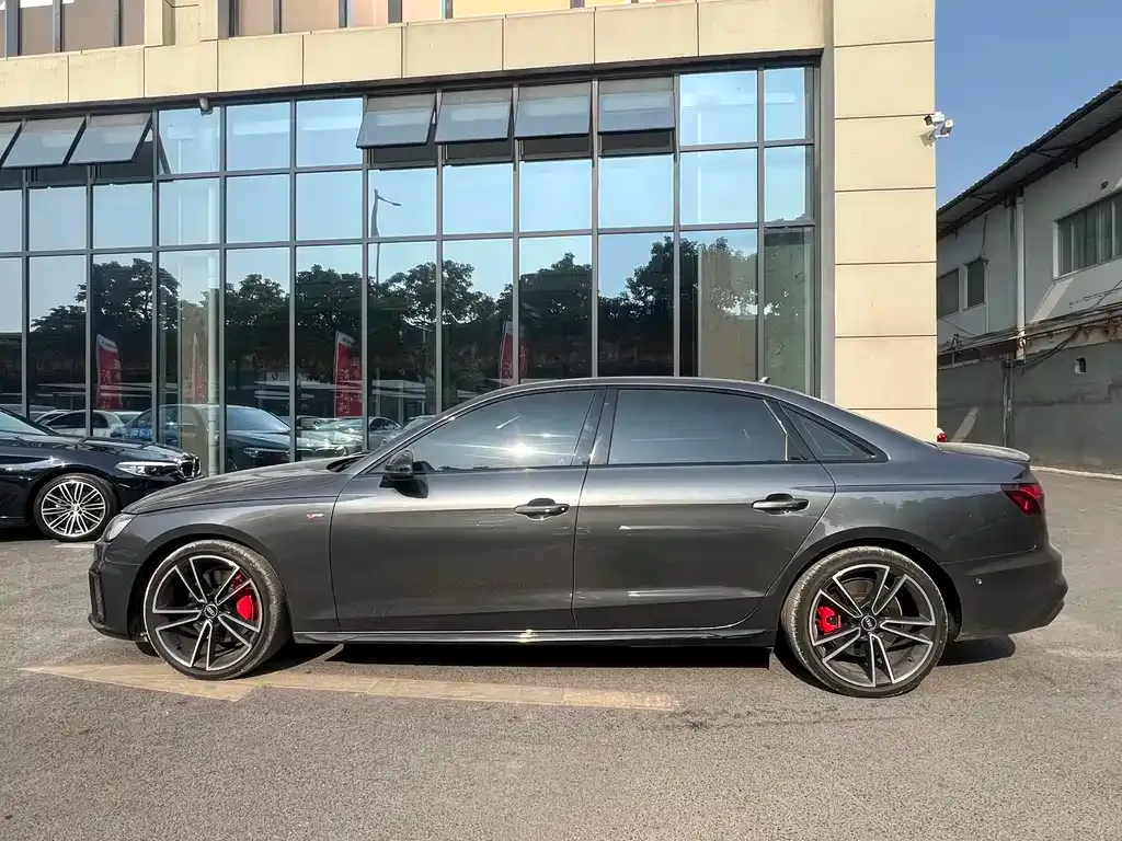 Audi A4L 2023 из CN, фото 5