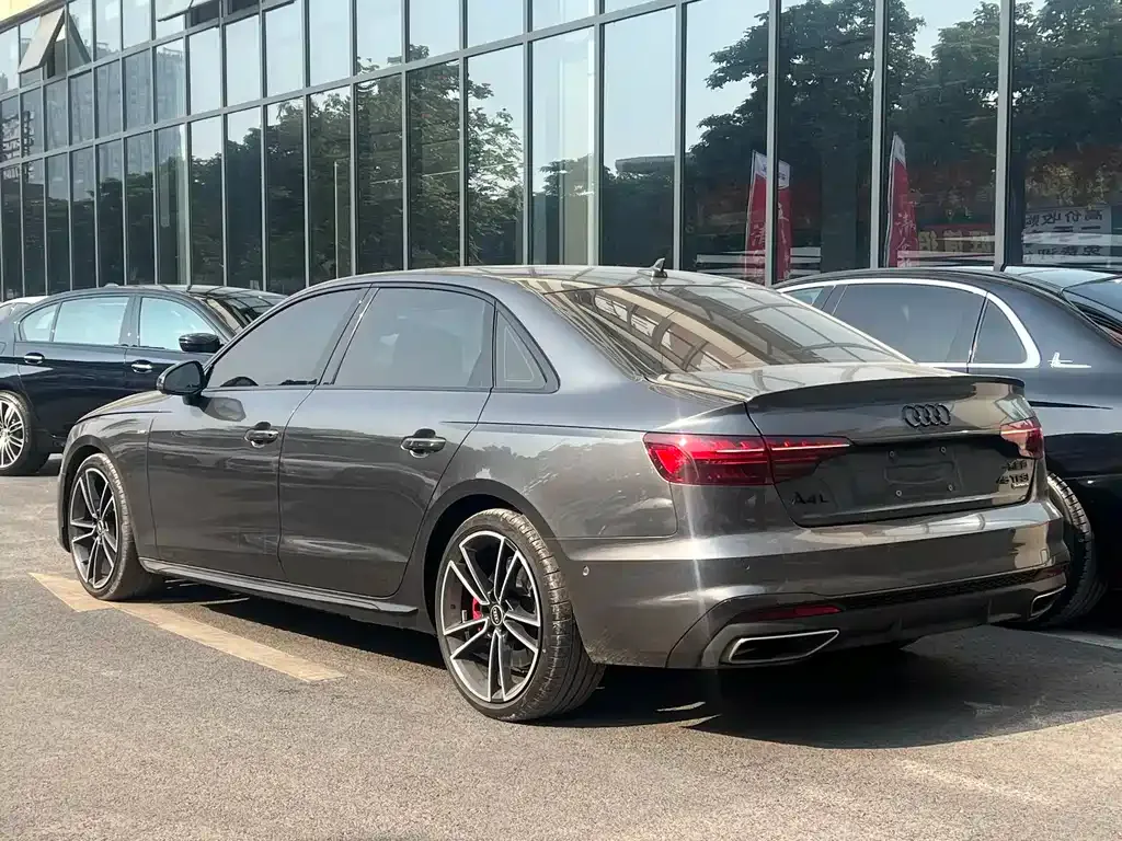 Audi A4L 2023 из CN, фото 4