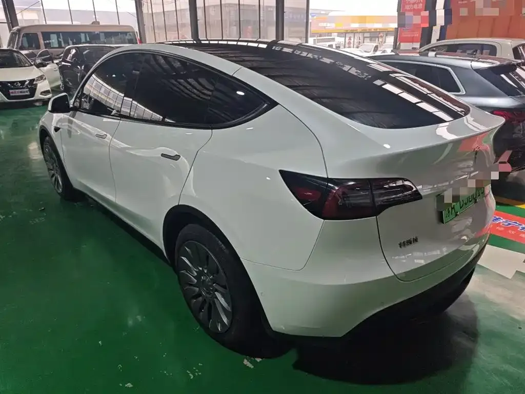 Tesla Model Y — фото 4
