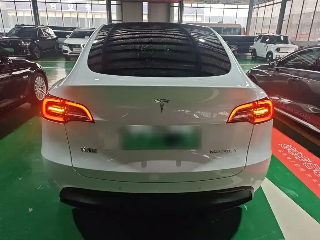 Tesla Model Y — фото 7