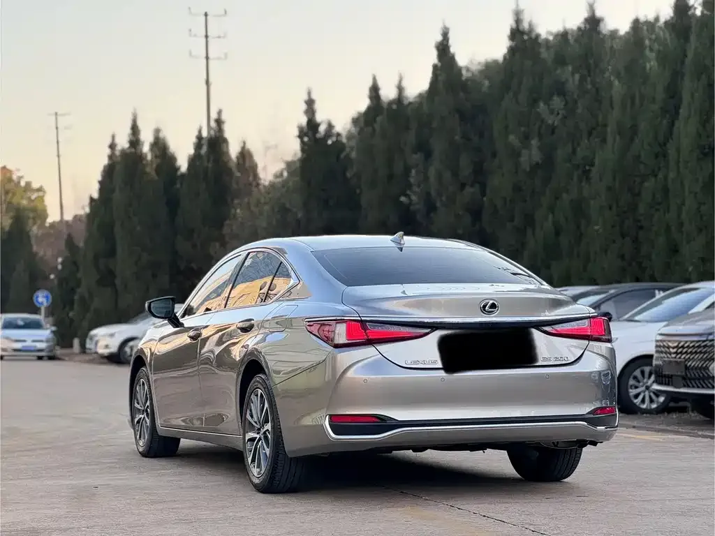 Lexus ES — фото 10