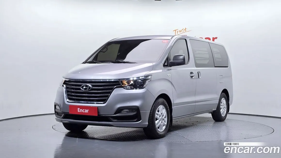 Hyundai Starex — фото 1