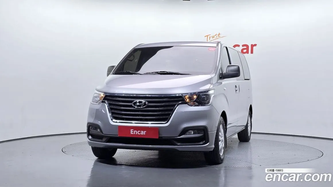 Hyundai Starex — фото 3