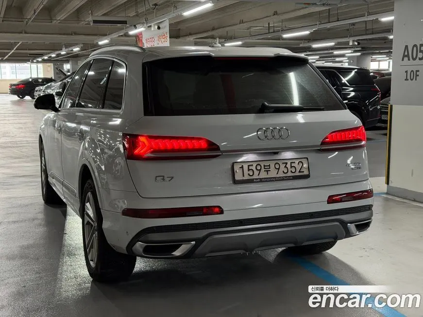 Audi Q7 2021 из KR, фото 6