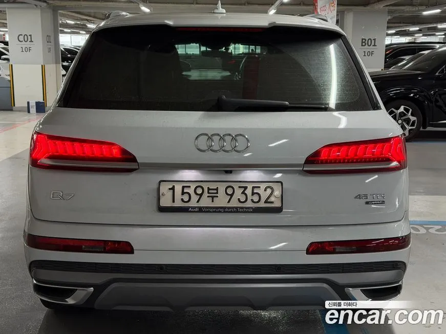 Audi Q7 2021 из KR, фото 2