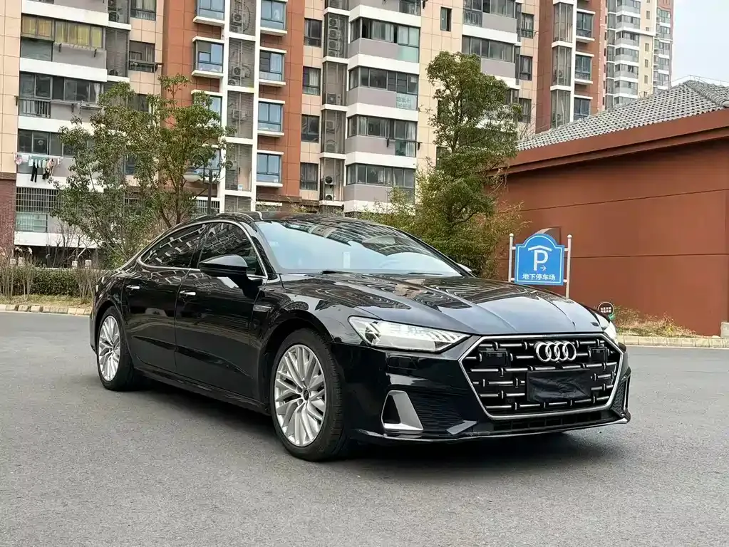 Audi A7L — фото 1