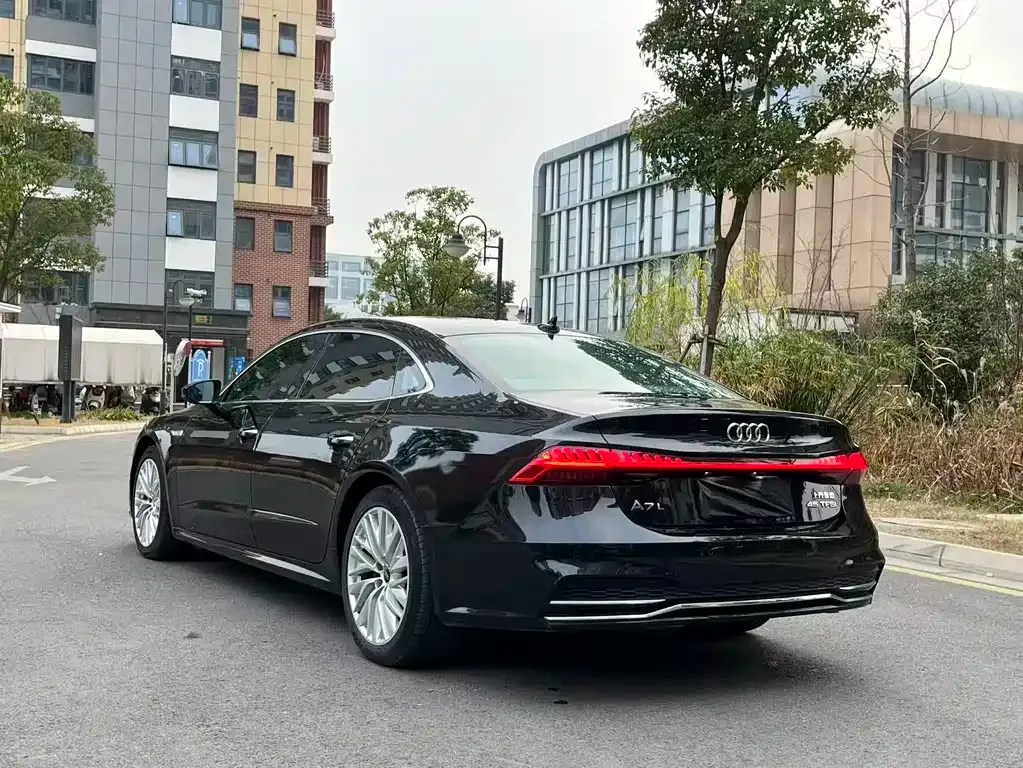 Audi A7L — фото 8